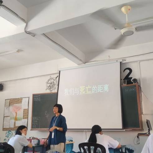 李晓诗：课堂中的生命教育