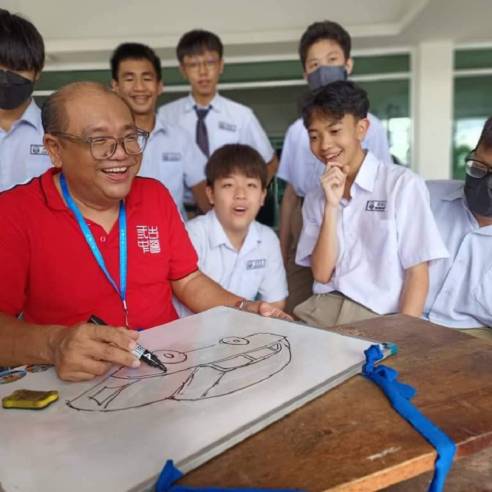 蔡秉盛:美工的户外教学 “汽车速写”